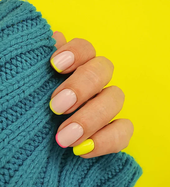 Kobieta Strony Piękne Stylowe Manicure Sweter — Zdjęcie stockowe