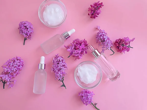 Serum Kosmetiska Blomma Lila Färgad Bakgrund — Stockfoto