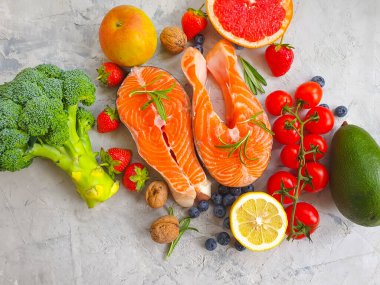 Beton zemin üzerinde kırmızı balık