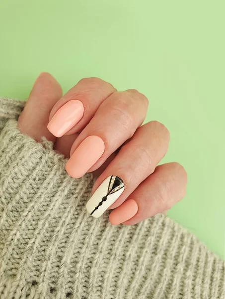 Vrouwelijke Hand Mooie Elegante Manicure Trui — Stockfoto