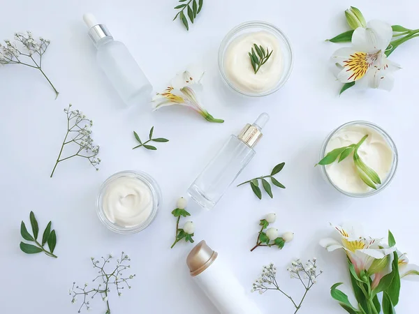 Cosmetic Cream Flower Light Background — Stock Photo, Image