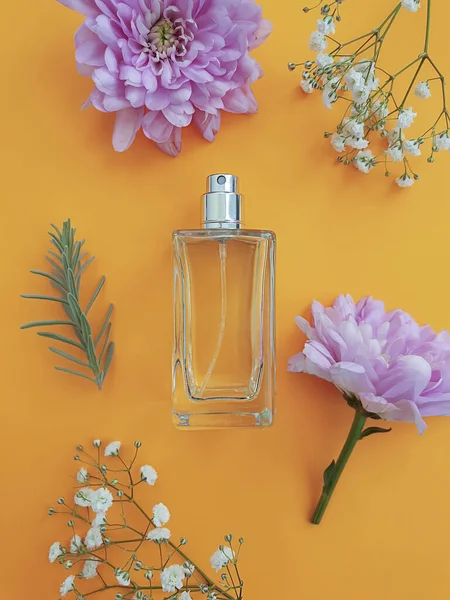 Flor Perfume Garrafa Fundo Colorido — Fotografia de Stock