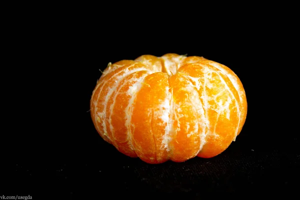 Orange Mandarine Auf Schwarzem Hintergrund — Stockfoto