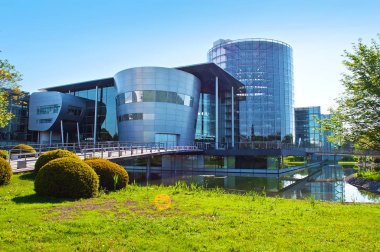 Şeffaf fabrika ana girişi görüntülemek