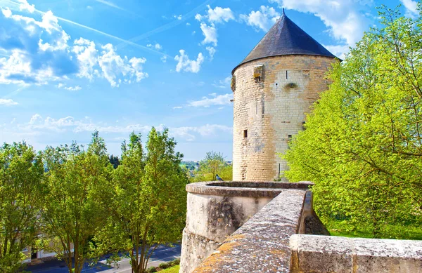 Prinsen av Wales tornet i en liten stad Thouars — Stockfoto