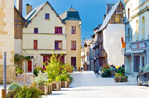 Incroyable centre-ville solitaire d'une petite ville Thouars — Photo