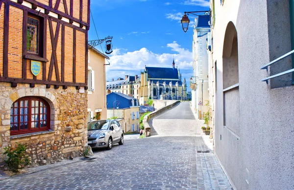 Route jusqu'au château, maison de poutre — Photo