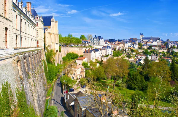 Vista sobre uma pequena cidade de Thouars — Fotografia de Stock