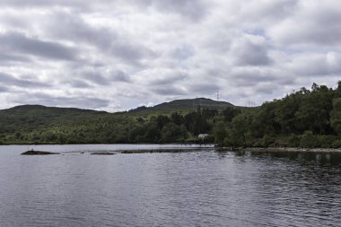 Stronachlachar 'dan Katrine Gölü. Lomond Gölü ve Trossachs Ulusal Parkı, İskoçya 'nın Güney Highlands.