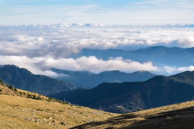 Dağlarda bulut örtüsü