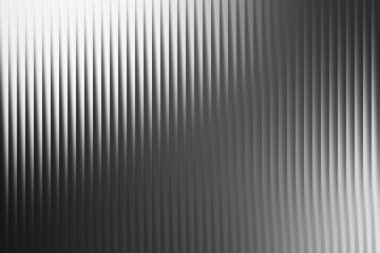 Büyüleyici soyut bir görsel özellik. Dikey çizgilerden oluşan bir desen, derinlik ve doku hissi yaratıyor. Gölgedeki ince varyasyonlar yüzeye dinamik, neredeyse parıldayan bir kalite ekler..