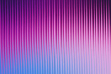 Tepedeki canlı pembelerden alttaki serin maviye kayan dikey çizgilerin gradyanını içeren görsel olarak meşgul edici bir soyut kompozisyon, dinamik bir derinlik hissi yaratır..
