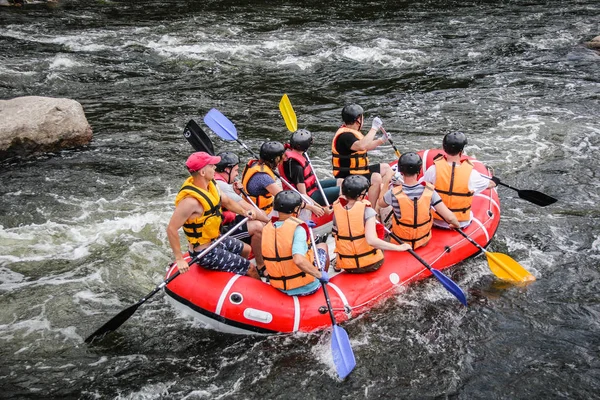 Myhiya Ukraina Czerwca 2018 Młoda Osoba Rafting Rzece Ekstremalne Zabawy — Zdjęcie stockowe