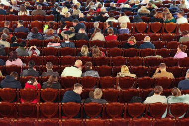 Odesa / Ukrayna - 22 Kasım 2018: Odessa Filarmoni Konser Salonu seyirci