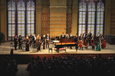 Odesa / Ukrayna - 22 Kasım 2018: Odessa Filarmoni Konser salonu bir Senfoni Orkestrası performansını.