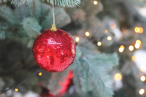 Vista Cerca Bola Navidad Roja Dorada Árbol — Foto de Stock