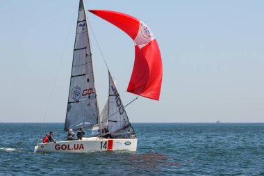 Odesa / Ukrayna - 22 Mayıs 2018: takım yelken Yarışması - regatta, Odessa Ukrayna'da düzenlenen katılan sporcular. Sb20 - Olimpiyat Karadeniz sınıfta