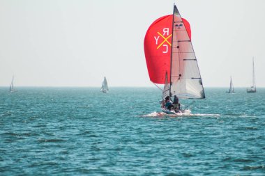 Odesa / Ukrayna - 22 Mayıs 2018: takım yelken Yarışması - regatta, Odessa Ukrayna'da düzenlenen katılan sporcular. Sb20 - Olimpiyat Karadeniz sınıfta