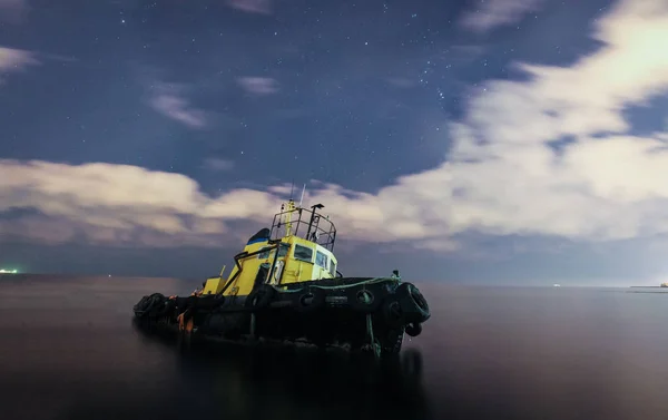 Tugboat Ran Aground Starry Night Sky Clouds Long Exposure — Stock Photo, Image