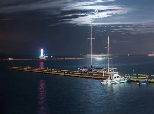 Nacht Jachthaven Met Jachten Vuurtoren — Stockfoto