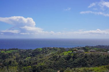 La Palma, Mallorca adasındaki dağın tepesinden deniz manzarası.