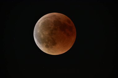 Kudüs, ISR - 27 Temmuz 2018: Ay tutulması kırmızı ay. kanlı ay