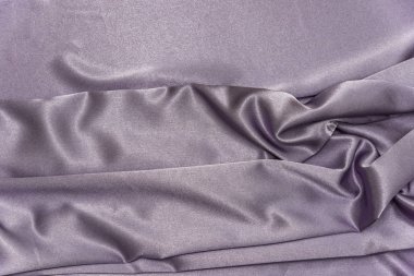 Güzel pürüzsüz zarif dalgalı menekşe mor saten ipek lüks bez kumaş dokusu, arka plan tasarımı. Kart veya afiş. dikiş malzemesi soyutlama