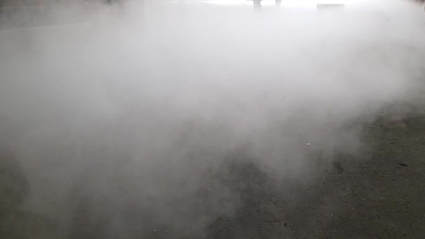 Ομίχλη πάνω από το έδαφος. Κάτοψη της ομίχλης. Αραιές νεφώσεις. Συμπύκνωση ομίχλη το πρωί. — Αρχείο Βίντεο