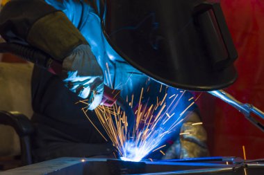Kaynakçı, teknik Çelik Sanayi Çelik Kaynakçı fabrikasında montaj ustası