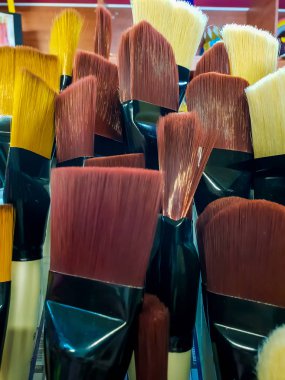 Yağlı boya ile resim için yeni fırça görünümünde yeni boyama fırça seti.