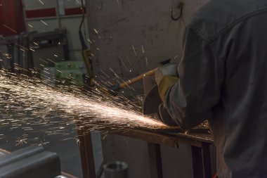 Cilalı tekerlekleri taşlama, işleme metalden spreyler