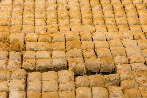 Postre turco Baklava con fondo concepto dulces orientales — Foto de Stock