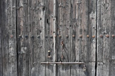Eski ahşap kapı ahşap kapı demir kulplu