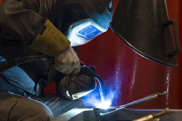 Industrial steel welder in factory welder, craftsman — Stock Photo, Image
