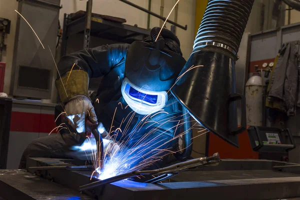 Industrial steel welder in factory welder, craftsman — Stock Photo, Image