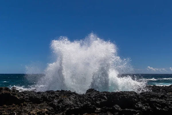 Våg Bryter Den Klippiga Kusten Hawaiis Big Island Nära South — Stockfoto