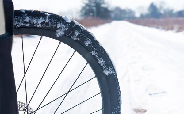 bike in the winter in the snow, Bicycle wheel in the snow, to ride a bike in the winter in the snow
