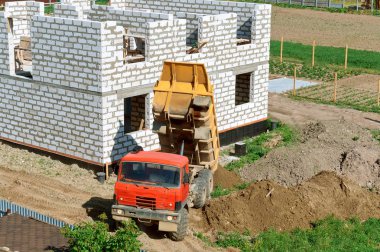 Ekskavatör digs yere, bir kova olarak Ekskavatör çalışıyor, durumunda iş makina