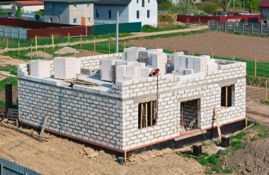 çimento dolu bir özel evin, yapım aşamasında, taze beton Vakfı evin temeli temeli