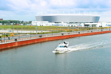 Kaliningrad, Rusya, 23 Haziran 2018. 2018 Dünya Kupası için yapılmış futbol stadyumu. Modern bir spor tesisi. Spor inşaatı. Futbol stadyumunun baharı.