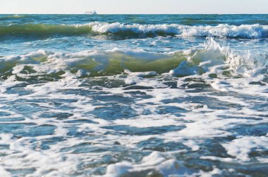 küçük deniz dalgası, manzara gökyüzü olduğunu Baltık Denizi dalgalar