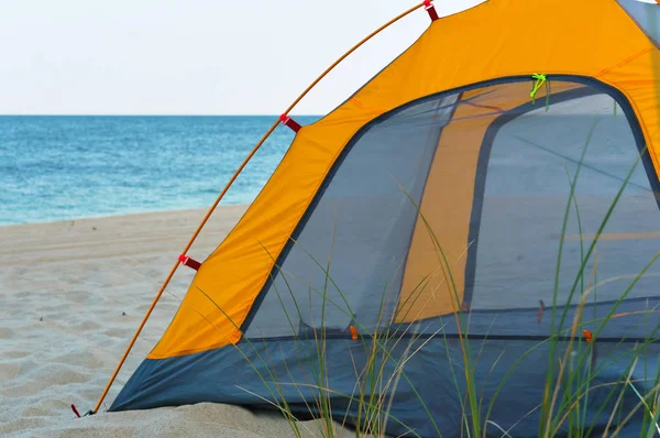 Namiot Turystyczny Plaży Żółty Namiot Piaszczystej Plaży Obraz Stockowy