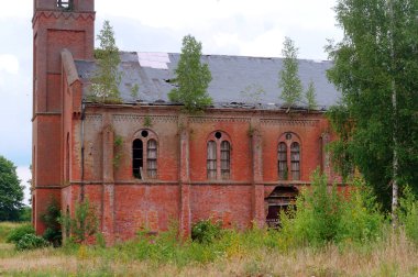 Zapovedny, Slavske district, Kaliningrad oblast, Rusya, 11 Haziran, 2018 köydür, Lutheran Kilisesi 1891 brüt Crescenta, bina eski kırmızı tuğla