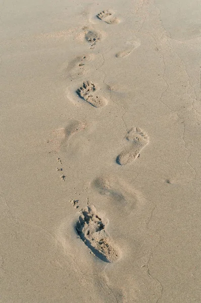 Menschliche Fußabdrücke Sand Fußabdrücke Meeressand — Stockfoto