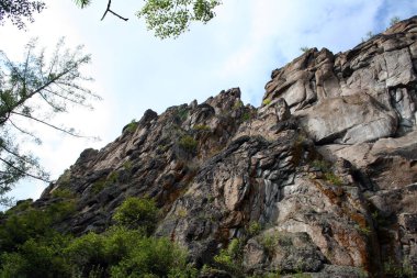 Krasnoyarsk Sütunları Ulusal Parkı. Çin Seddi.