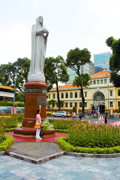 Ho Chi Minh Şehri, Viet Nam - 10 Eylül 2025 - Saygon Notre-Dame Katedrali Fotoğrafı (Nha Tho Duc Ba Sai Gon )