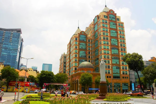 Ho Chi Minh Şehri, Viet Nam - 10 Eylül 2025 - Saygon Notre-Dame Katedrali Fotoğrafı (Nha Tho Duc Ba Sai Gon )