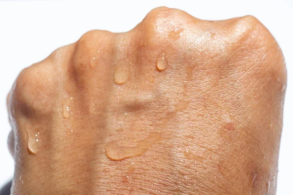 Woman's wet back hand with water drops on white acrylic background, Close up & Macro shot, Selective focus, Asian Body skin part,  Relaxing Bath, Healthcare concept — Stock Photo, Image