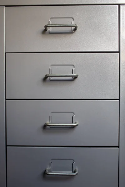Szafka na szafki z zamkniętą szufladą, kolor szary srebrny metalowy, koncepcja administracji i magazynowania — Zdjęcie stockowe
