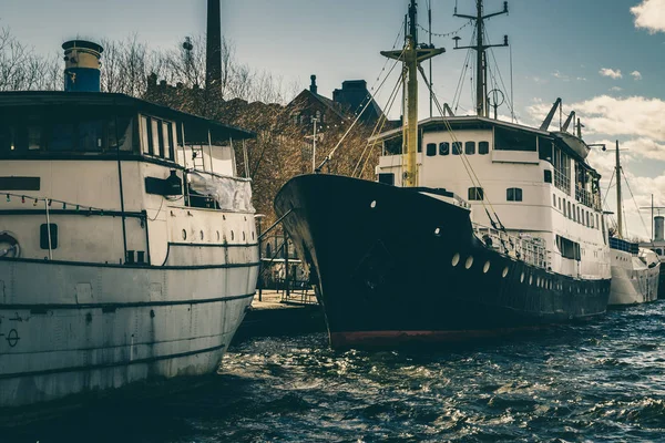 瑞典斯德哥尔摩港船舶 — 图库照片